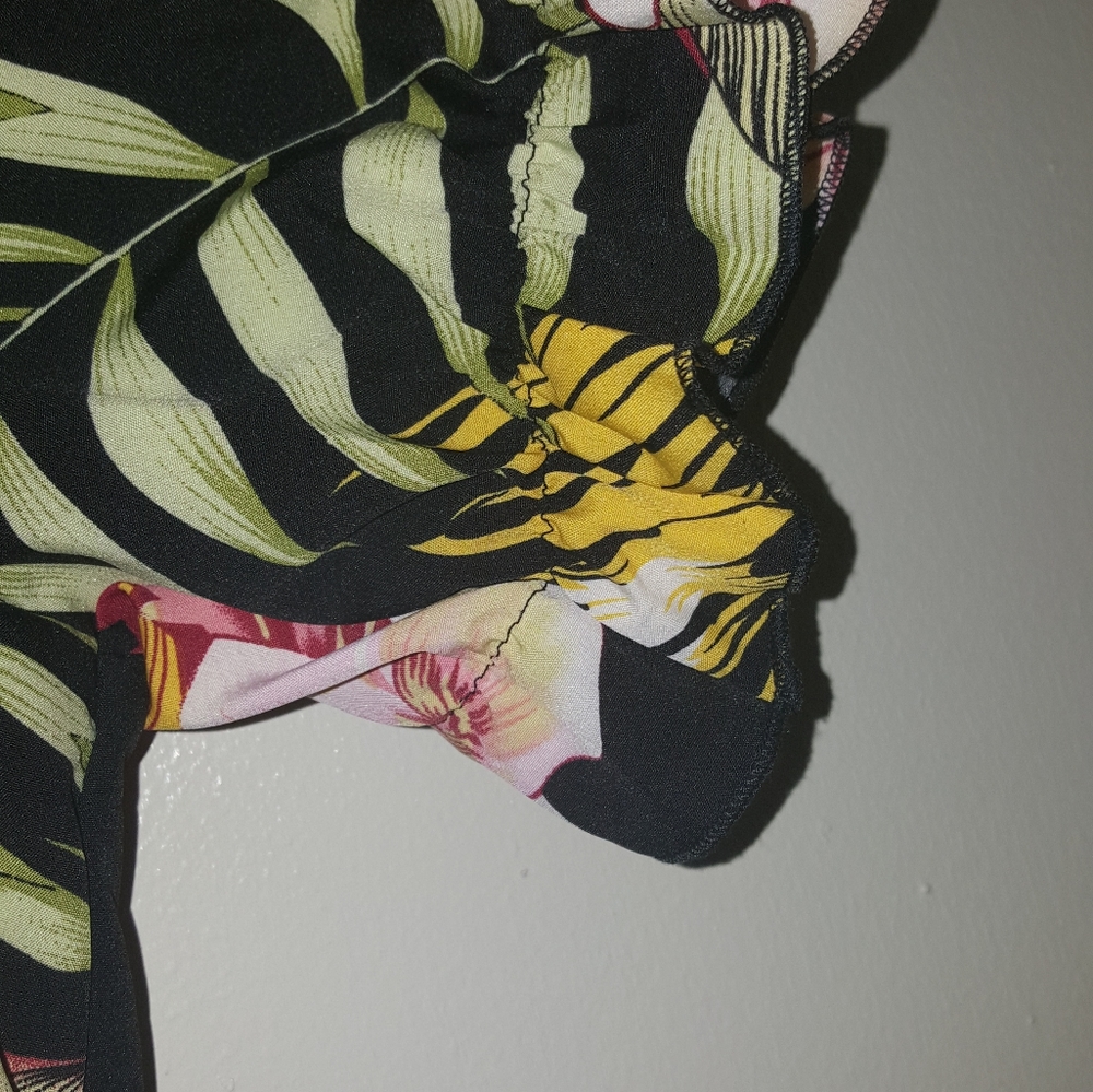 Plus sized leaf and floral print crop top - Picture 2 of 4